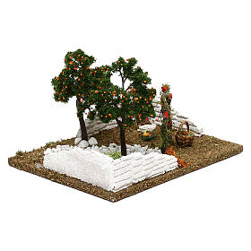 Jardim com árvore de laranjas e arco para presépio com peças de 8 cm de altura média