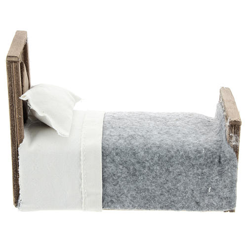 Letto con coperta e lenzuola in tessuto per presepi 15 cm 1