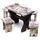 Tavolo con carte e 4 sgabelli di 5x5x5 cm per presepe di 12 cm  s2