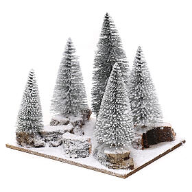Verschneiter Kiefernwald für Krippe im nordischen Stil 6 cm