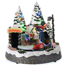 Schneebedeckte Winterszene mit beweblichem Zug, 20x20x20cm