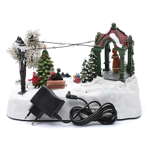 Village animé arbre mouvement lumières led musique Noël 20x25x15 cm 5