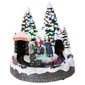 Christmas village with moving train and photographer 20x20x20 cm