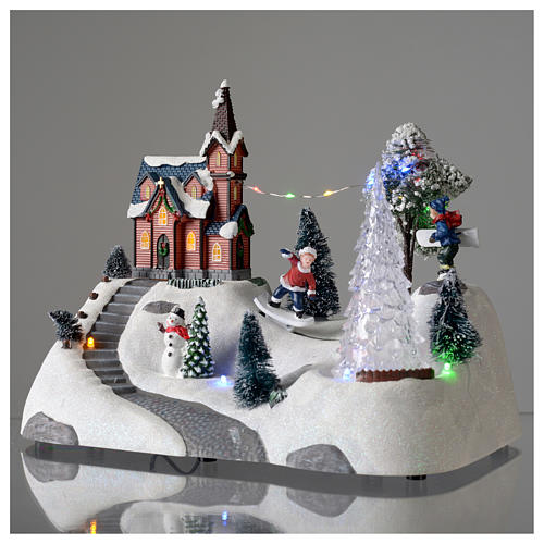 Paisaje de Navidad con música, iglesia, muñeco de nieve y árbol en movmimento 20x30x15 cm 3