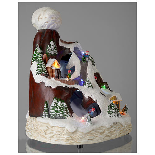 Villaggio natalizio cappello luci musicale movimento sciatori 24X19X19 cm 4
