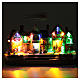 Bożonarodzeniowe miasteczko oświetlone z melodią ruchem reniferów choinki postaci na zlodowaciałym jeziorze 27x41x17 cm s4