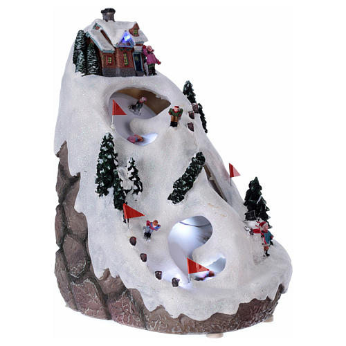 Village Noël lumineux musical mouvement skieurs 28x19x23 cm 4