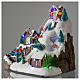Bożonarodzeniowe miasteczko podświetlane z melodią ruchem na torze narciarskim i jeziorze 29x21x22 cm s4