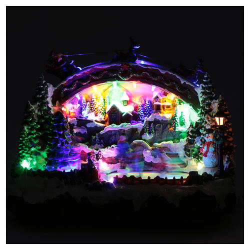 Bożonarodzeniowe miasteczko podświetlane muzyczne ruchomi łyżwiarze choinka 24x33x21 cm 4
