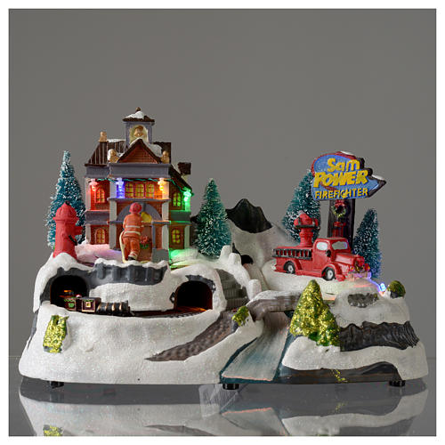 Villaggio Natalizio Caserma dei Pompieri movimento treno 23X27X17 cm 2