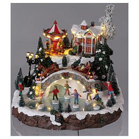Villaggio natalizio con luci musica e movimento 30x35x35 cm corrente