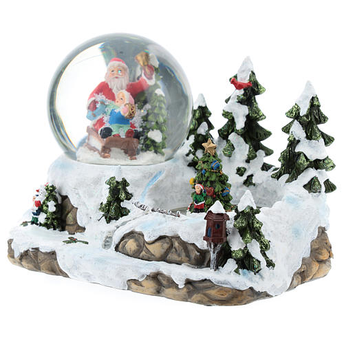 Palla di vetro con Babbo Natale in ambientazione 15x20x15 cm 3