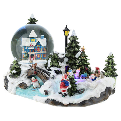 Krajobraz bożonarodzeniowy z kulą śnieżną i pociągiem 15x25x15 cm 3