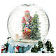 Boule en verre avec Père Noël et traîneau h 15 cm s5
