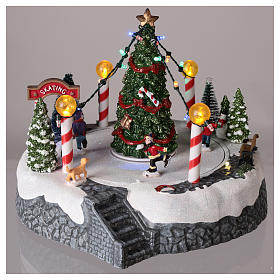 Round winter village with center tree and moving ice rink 20x20 cm s2