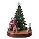 Winterszene, Weihnachtsmann schmückt einen Baum, mit Beleuchtung und Musik, 30x25x20 cm s1