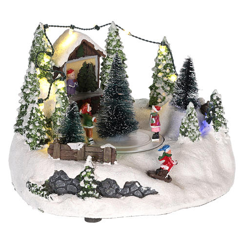 Winterszene mit Skipiste und Weihnachtsbaum, 15x20 cm 4