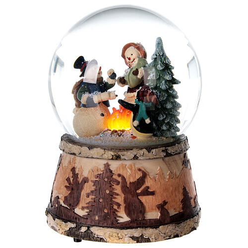 Globo de neve de vidro glitter bonecos de neve ao redor da fogueira, caixa de música, 14x10x10 cm 3