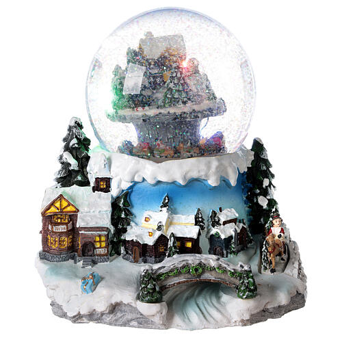 Glaskugel mit Weihnachtsdorf und Zug mit Musik, 20x20x20 cm 4