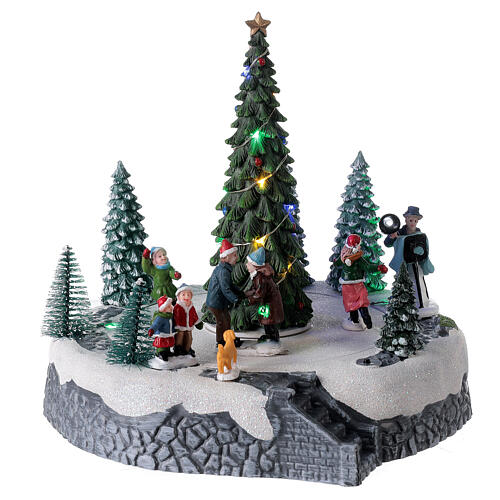 Cenário de Natal iluminado pista de gelo com patinadores e árvore de Natal LED música 24,5x22,5x22,5 cm 4