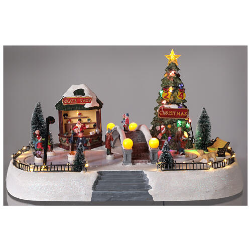 Cenário de Natal em miniatura cena patinadores, luzes LED e música, 37,5x44,5x28 cm 2