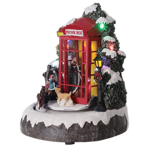 Cenário natalino em miniatura cabina telefónica familia e trenó, luzes e música, 22x19x18 cm 4