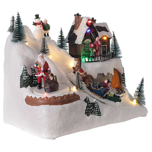Cenário natalino em miniatura aldeia com comboio, trenó com cavalo e Pai Natal com presentes, luzes LED e música, 20x26x17 cm. 3