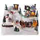 Cenário natalino em miniatura paisagem nevada com esquiadores, boneco de neve e Pai Natal, movimentos, música e luzes LED, 20x26x17 cm s1