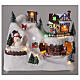 Cenário natalino em miniatura paisagem nevada com esquiadores, boneco de neve e Pai Natal, movimentos, música e luzes LED, 20x26x17 cm s2