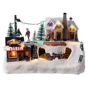 Villaggio Natale pattinatori slitta luci LED musica 20x30x20 cm