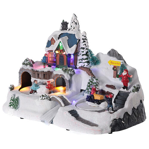 Aldeia de Natal nevada com crianças brincand na neve, luzes LED e música, 23,5x37,5x21,5 cm 3
