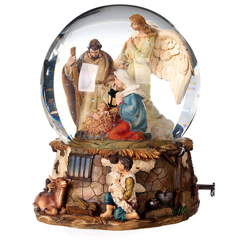 Szklana kula ze śniegiem scena narodzin Jezusa i pasterz 20 cm 2