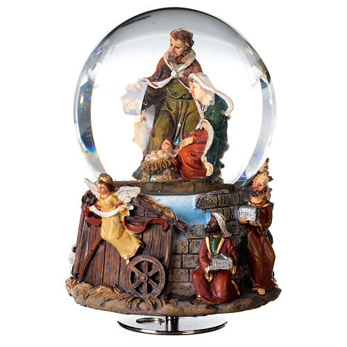 Kula ze szkła ze śniegiem brokatem scena narodzin Jezusa pasterze i Trzej Królowie 10 cm 2