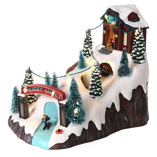 Aldeia de Natal em miniatura montanha com esquiadores movimento luzes LED 21x17,5x26 cm 3