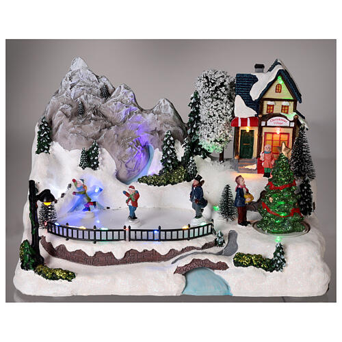 Scena natalizia neve pattinatori movimento luci led 20x30x20 cm 2