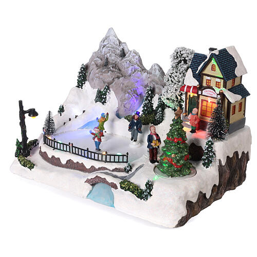 Scena natalizia neve pattinatori movimento luci led 20x30x20 cm 3