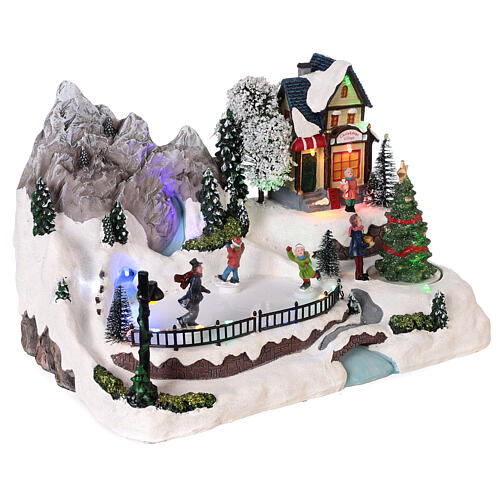 Scena natalizia neve pattinatori movimento luci led 20x30x20 cm 4