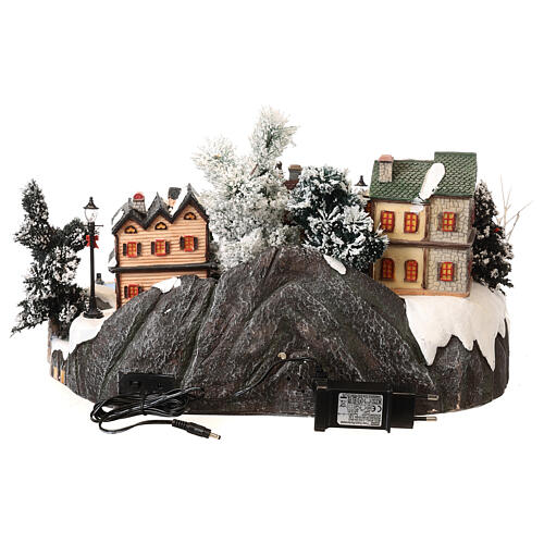 Villaggio natalizio pista di pattinaggio con movimento pattinatori 20x40x35 cm 5