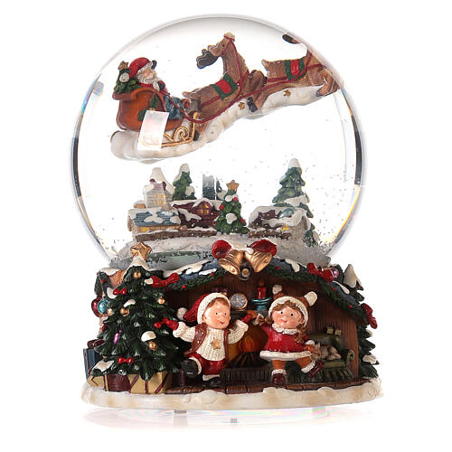 Globo de neve com Pai Natal e trenô 20x15x15 cm 4