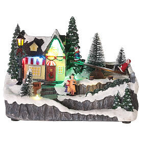Village de Noël avec balançoire en mouvement 15x20x15 cm