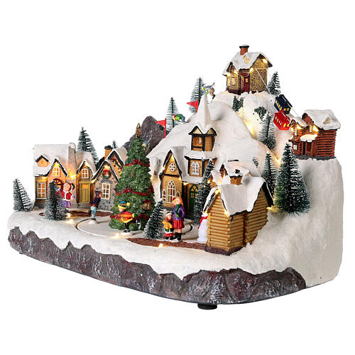 Village de Noël avec skieurs et sapin mouvement 30x40x25 cm 4