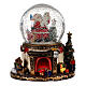 Schneekugel aus Glas mit Weihnachtsmann Feuer und Geschenken, 20x15x15 cm s1