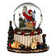 Schneekugel aus Glas mit Weihnachtsmann Feuer und Geschenken, 20x15x15 cm s5