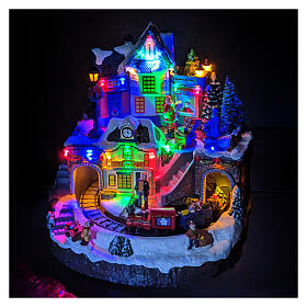 Christmas village toy shop and moving train 25x25x25 cm