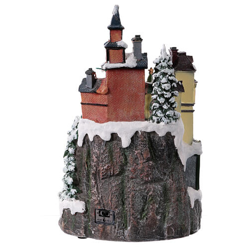 Winterszene auf zwei Ebenen, mit Zug, LED-Beleuchtung und Musik – 35×20×20 cm 5