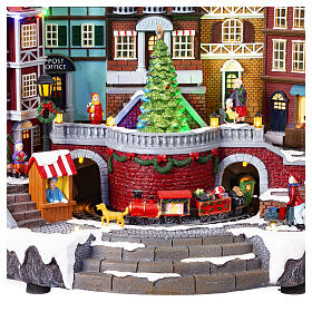 Village de Noël avec sapin et train au centre 35x30x40 cm