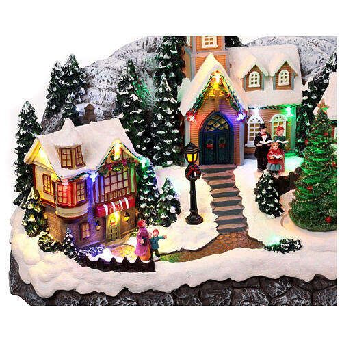 Weihnachtslandschaft mit fliegendem Weihnachtsmann, Schlitten, Rentieren, LED-Beleuchtung und Musik – 47×97,5×25,5 cm 6