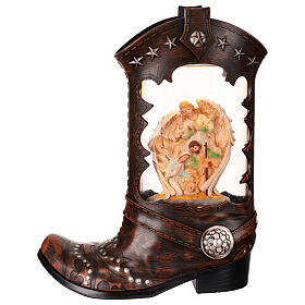 Schneekugel in Cowboystiefel-Form, Engel mit Geburt Christi – Musik, Licht, Schneeeffekt, 36 × 20 × 9 cm