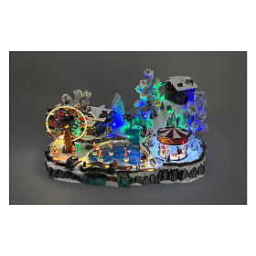 Pueblo navideño LED con teleférico, patinadores y noria 65x45x31 cm