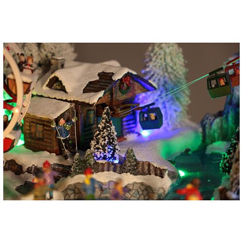 Pueblo navideño LED con teleférico, patinadores y noria 65x45x31 cm 6